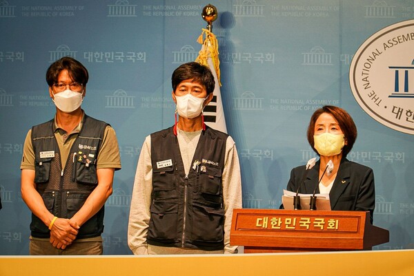 이은주 정의당 의원이 15일 오전 서울 여의도 국회 소통관에서 열린 ‘노란봉투법(노동조합법 개정안)' 발의 기자회견에서 발언을 하고 있다.