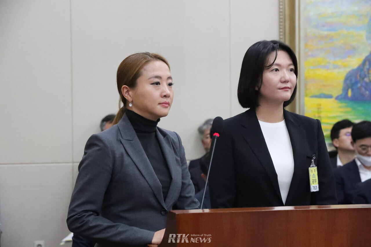 포토] 답변하는 트위터코리아 상무와 네이버 대표 < 포토 < 기사본문 - 알티케이뉴스