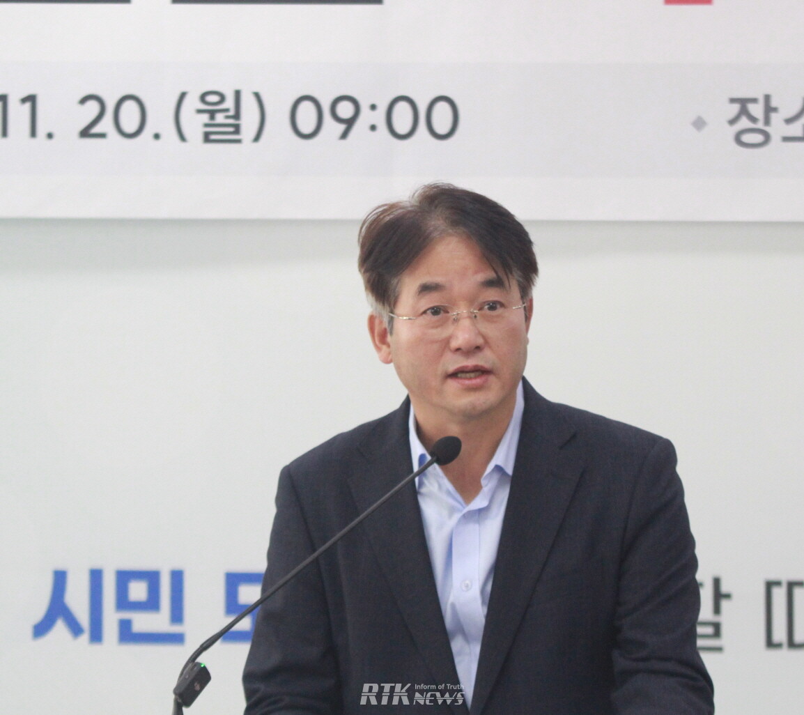 이동환 고양시장이 20일 고양시청 열린시장실에서 시정 현안 기자 간담회에서 발언을 하고 있다. /알티케이 뉴스 남기두 기자 