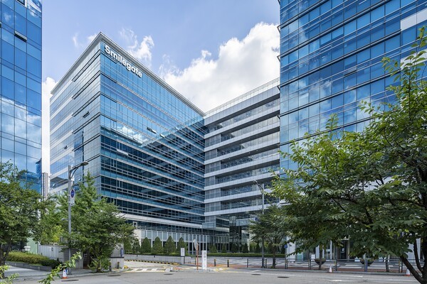 ▲ 스마일게이트 본사 전경./사진=스마일게이트 제공