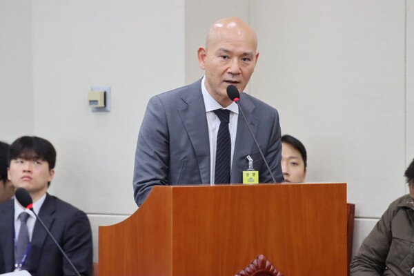 지난 12월1일 국회 환경노동위원회에서 열린 산업재해 청문회에 이해욱 DL그룹 회장이 발언하고 있다. / 알티케이뉴스 남기두 기자 