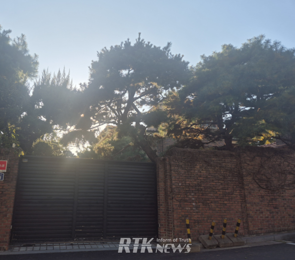 김남정 동원그룹 회장이 320억원에 매입한 서울 용산구 이태원동에 위치한 단독주택 / 남기두 기자 