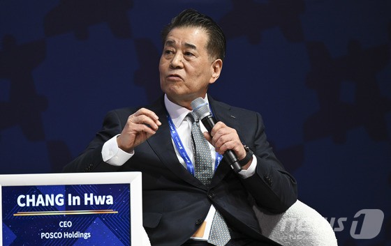 장인화 포스코 회장이 30일 오전 경북 경주 예술의전당에서 열린 APEC CEO 서밋 ‘탄력적이고 친환경적인 글로벌 공급망 구축’ 세션에서 발언하고 있다. (공동취재)