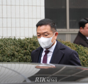 [초점] '비비안 구'를 둘러싼 법원-윤관 줄다리기...실체 드러날까 - 뉴스 썸네일 이미지