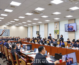[2026 국감] 쓰는 포스 따라 갈리는 매장 노출...공정위, 연동 차별 여부... - 뉴스 썸네일 이미지