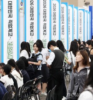 청년 취업난 깊어지자...교육·취업 잇는 사회공헌 늘었다 - 뉴스 썸네일 이미지